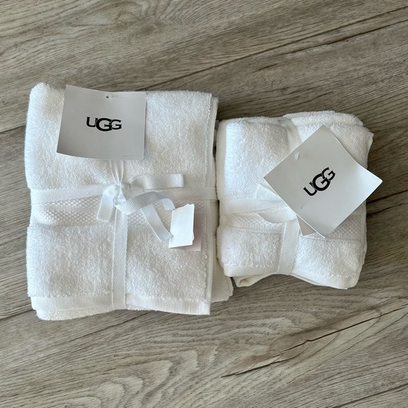 6 pc UGG Pasha Snow White Washcloths (4) Hand Towels (2) Thick Heavyweight - Picture 2 of 8